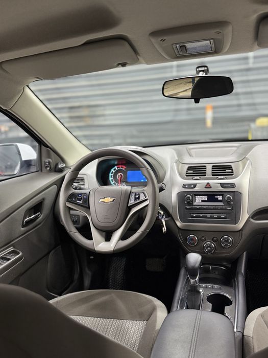 Kobalt 2025 Yil Full Stayil Oq Rang Top Toza