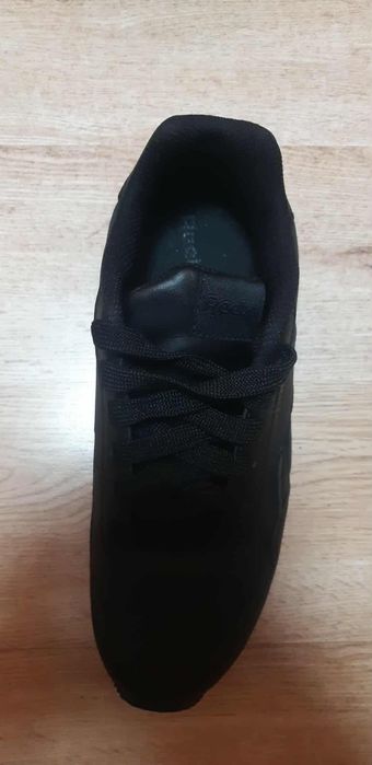 Papuci reebok 150 lei perechea