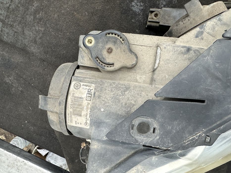 Ляв десен фар оригинален за фолксваген пасат 6 VOLKSWAGEN PASSAT 6 Vw