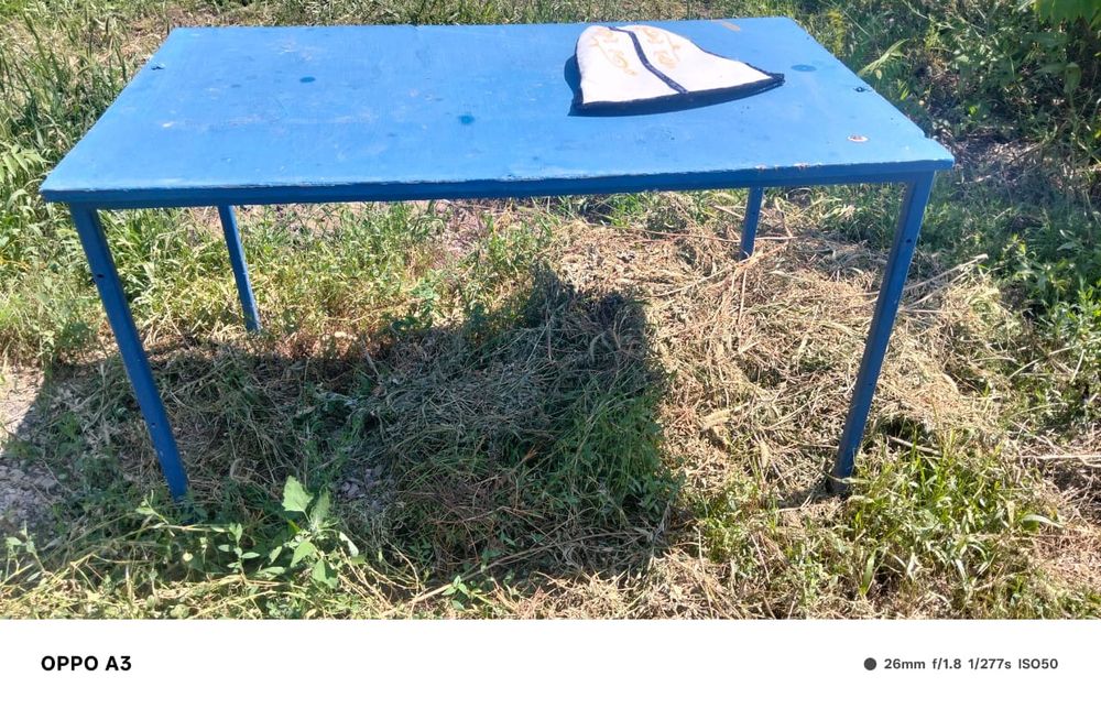 Стол железный прочно