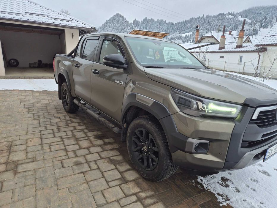 Toyota hilux invincible