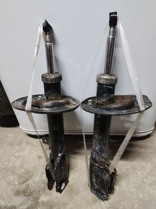 Продам задние стойки камри 40