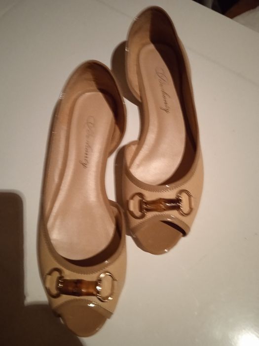 Продам женскую обувь