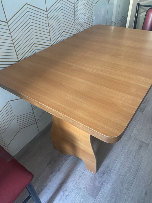 Продам стол кухонный