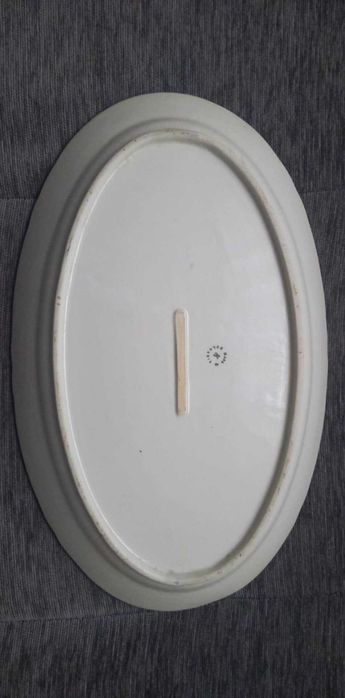 Продавам плато от български порцелан.