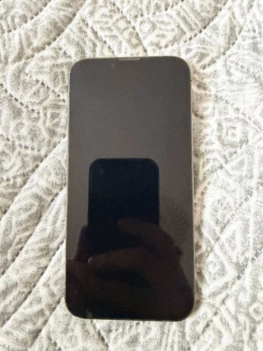iPhone 13 Pro, 256 GB, черен цвят, с включени аксесоари