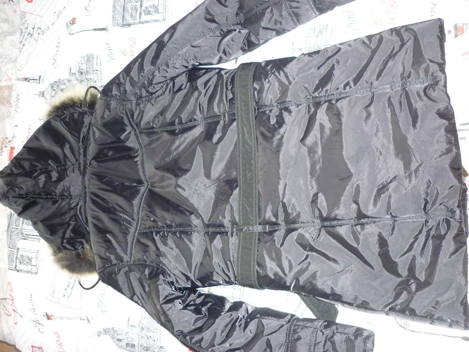 Дамско зимно яке с гугла