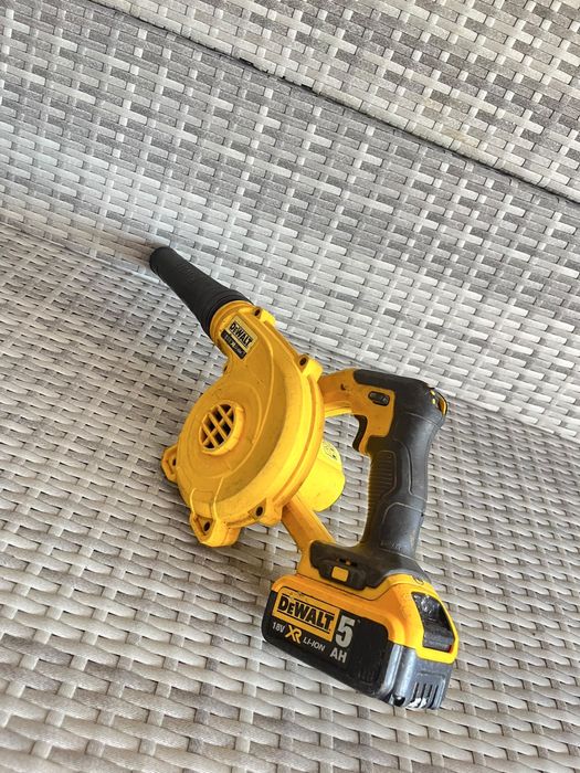 Suflanta dewalt DCV100
