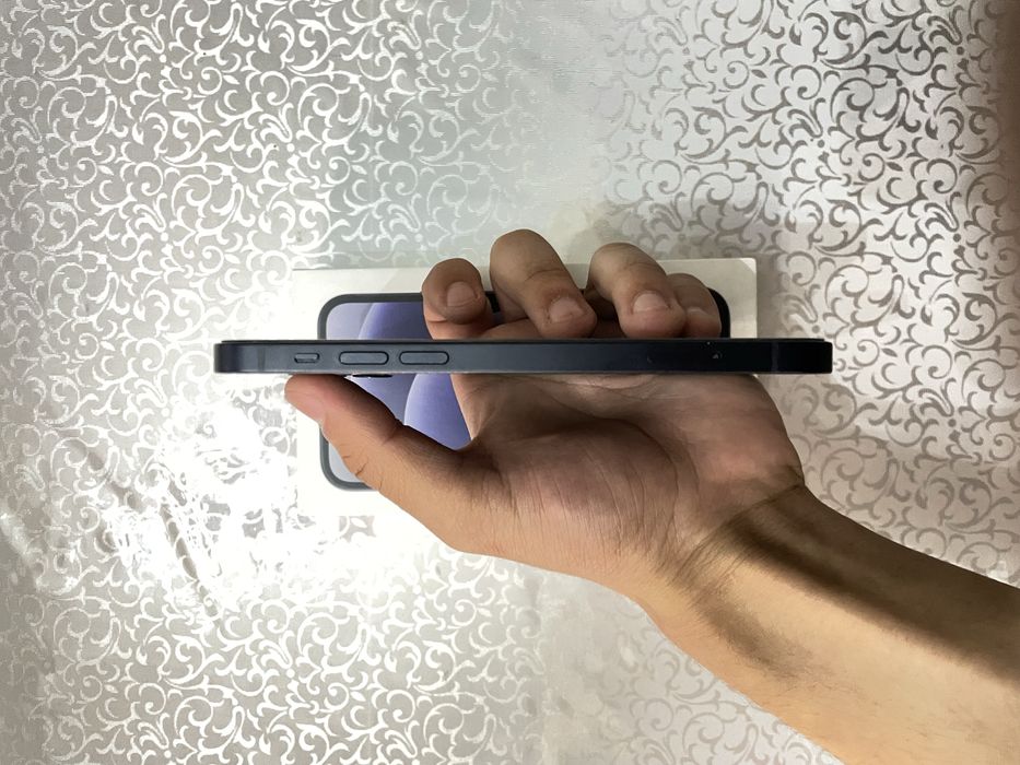 Iphone 12 black colour