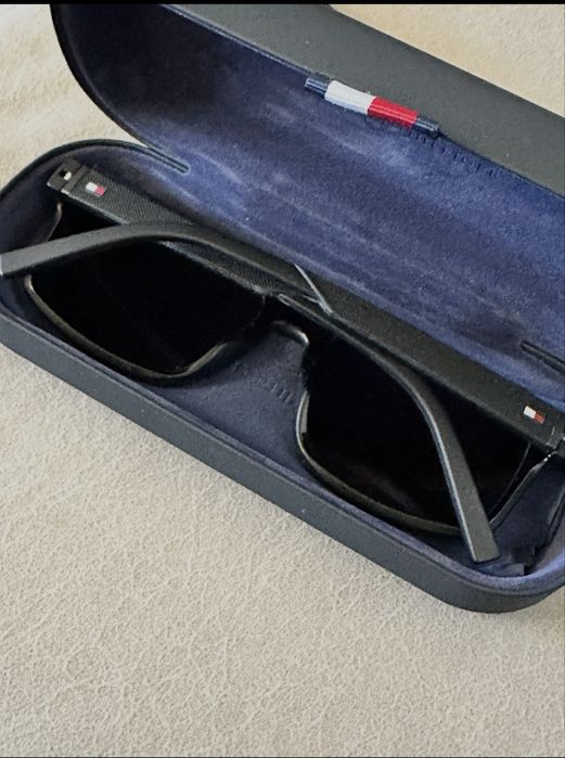 Tommy Hilfiger слънчеви очила