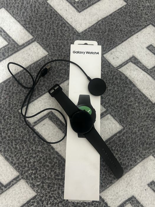 Продам  Смарт-часы Samsung Galaxy Watch 4 (40mm)