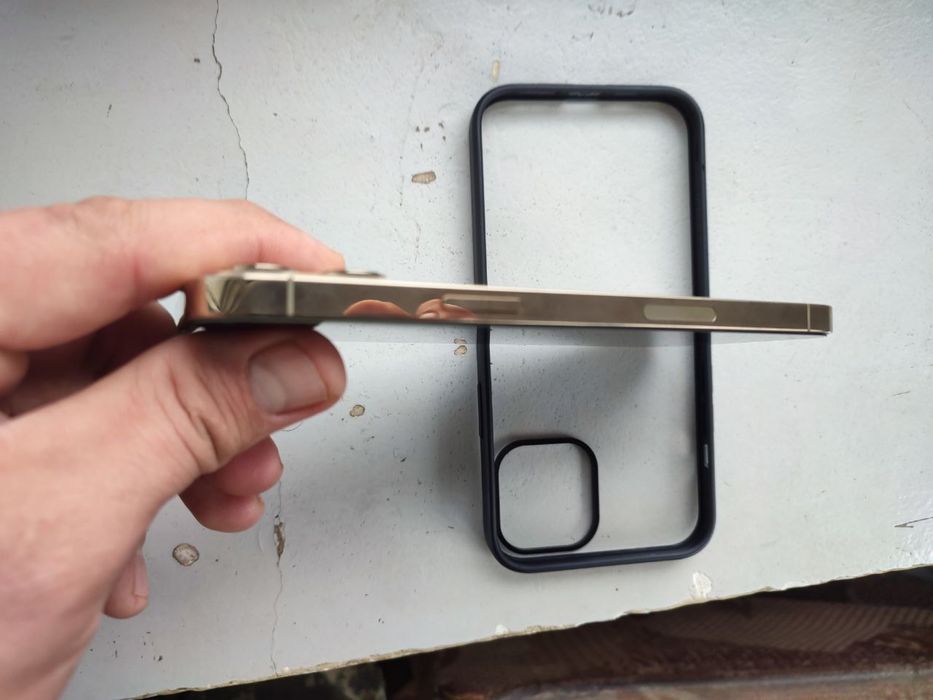 IPhone 12 Pro Max gold