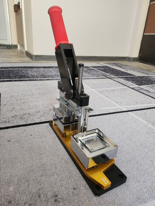 Преса са магнити