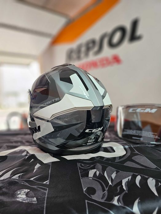 Продавам мото каски