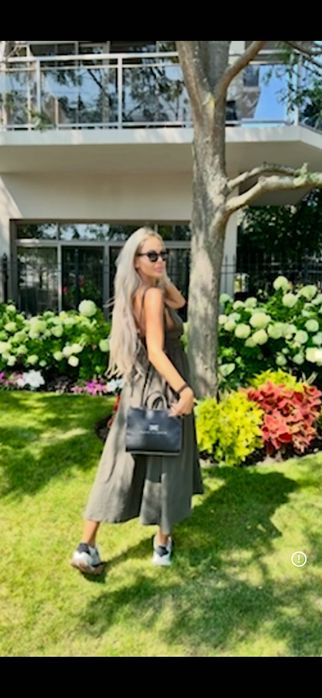 Рокля на Evis и чанта на Elisabetta Franchi