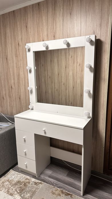 Тумба с зеркалом