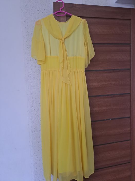Продам  желтый платья