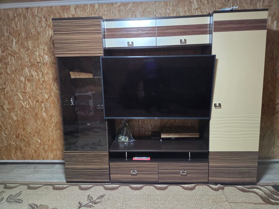 Продам стенку в зал