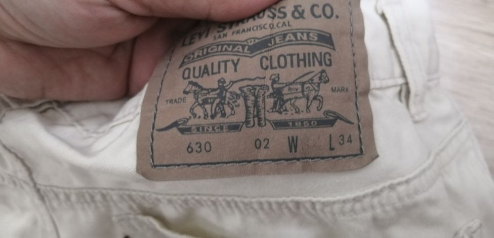 Фирменные джинсы Levi's