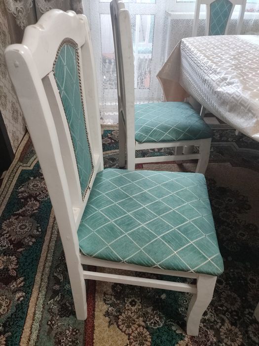 Стол со стульями