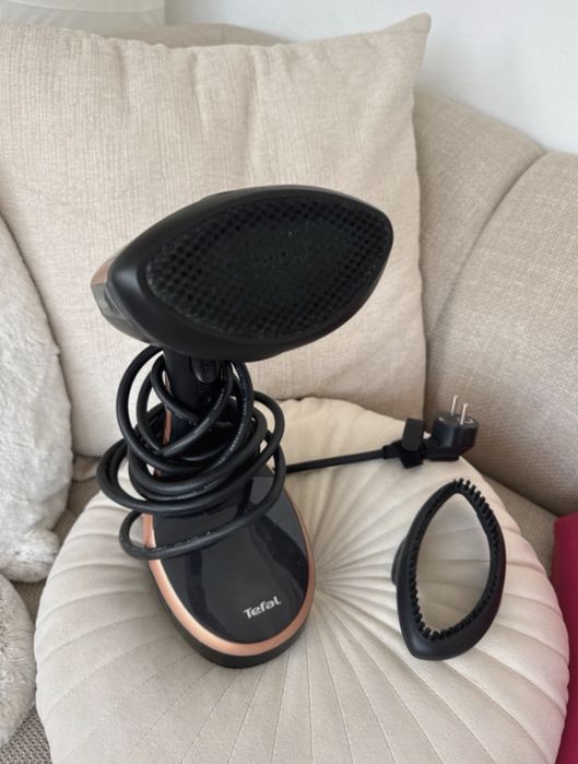Aparat de calcat cu aburi Tefal