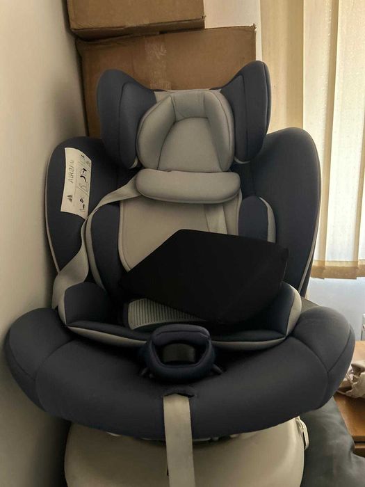 Scaun auto cu isofix