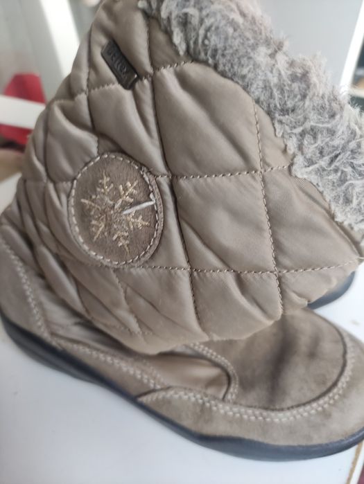 Зимни детски ботуши.