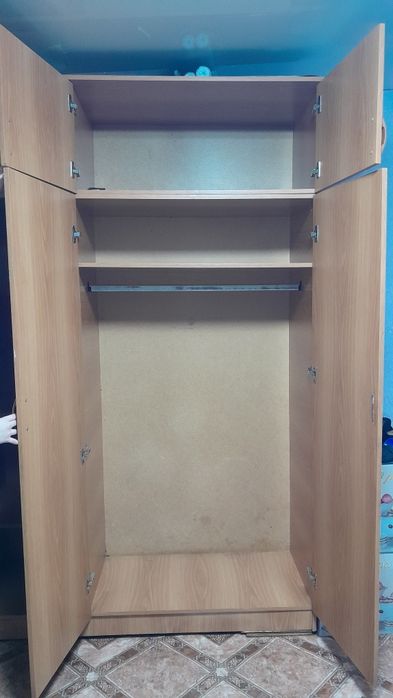 Шкаф,шифонер,высокий