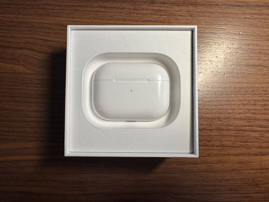 AirPods Pro cu MagSafe Charging Case