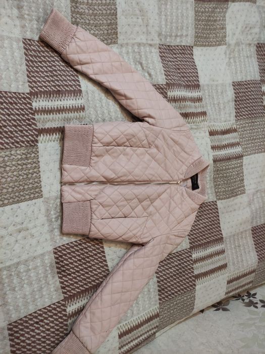 Продам кожаную куртку на девочку