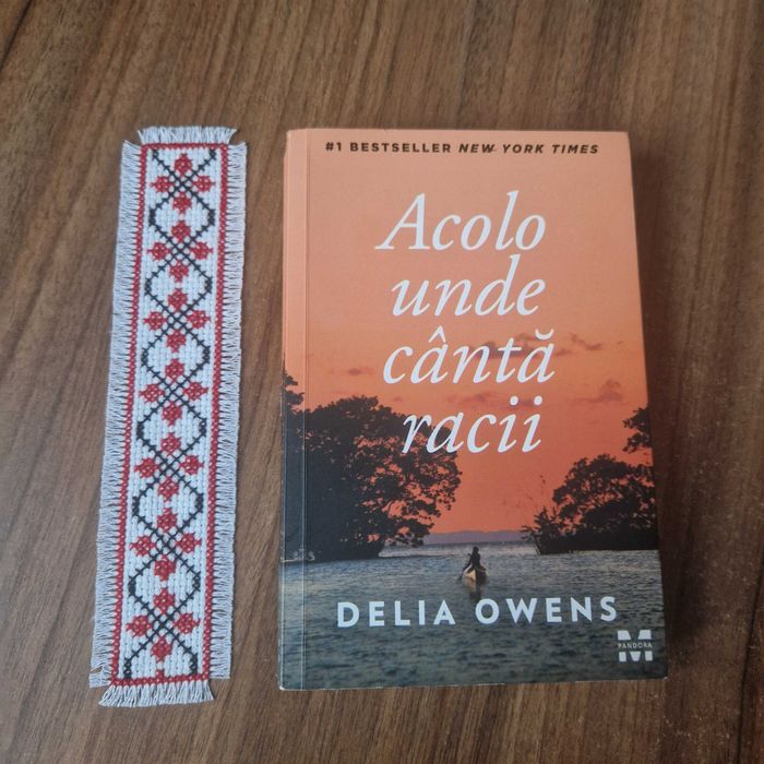 Semn de carte cusut pe etamina