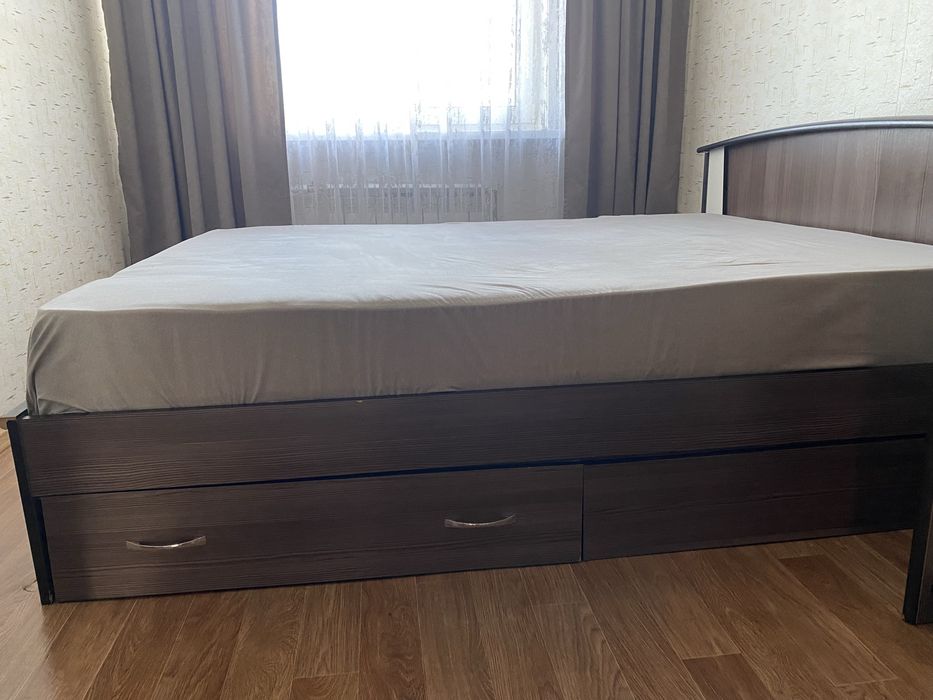 Продам спальный гарнитур