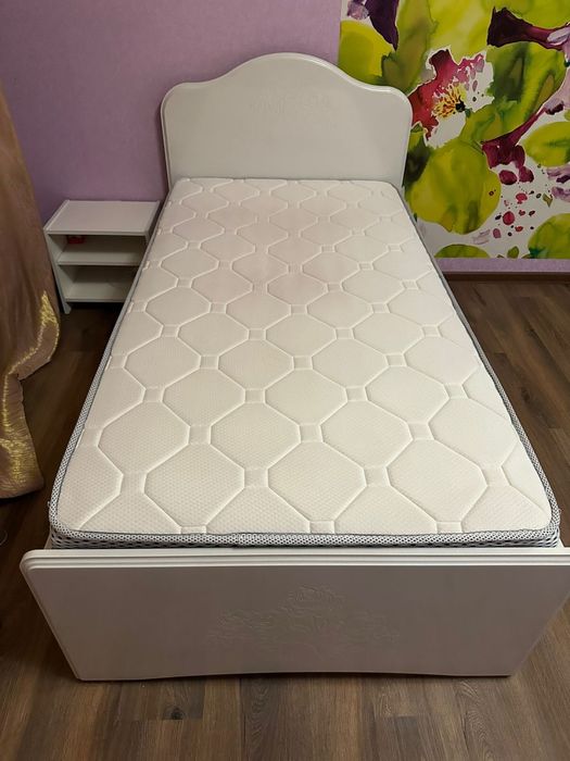 Кровать в хорошем состояние