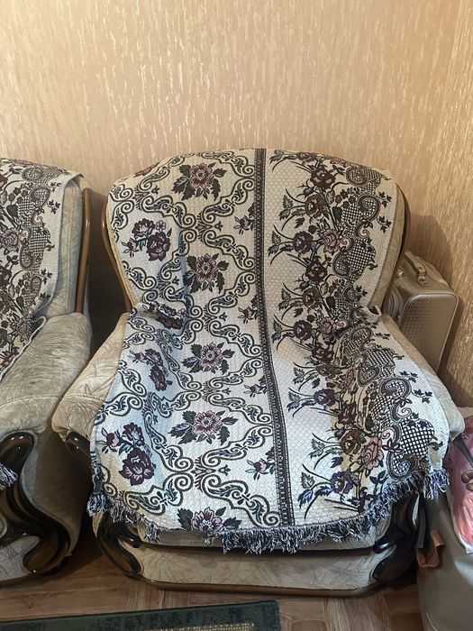 Диван с двумя креслеми