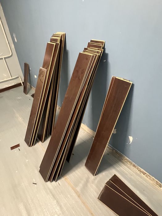 Ламинат бу черный