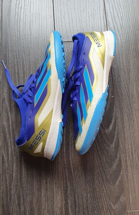 Детски футболни обувки