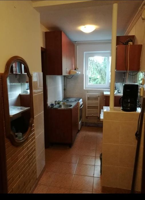 Închiriez apartament 3 camere, str Moldovei,  bl 28, et 3. (cart. Tudor)