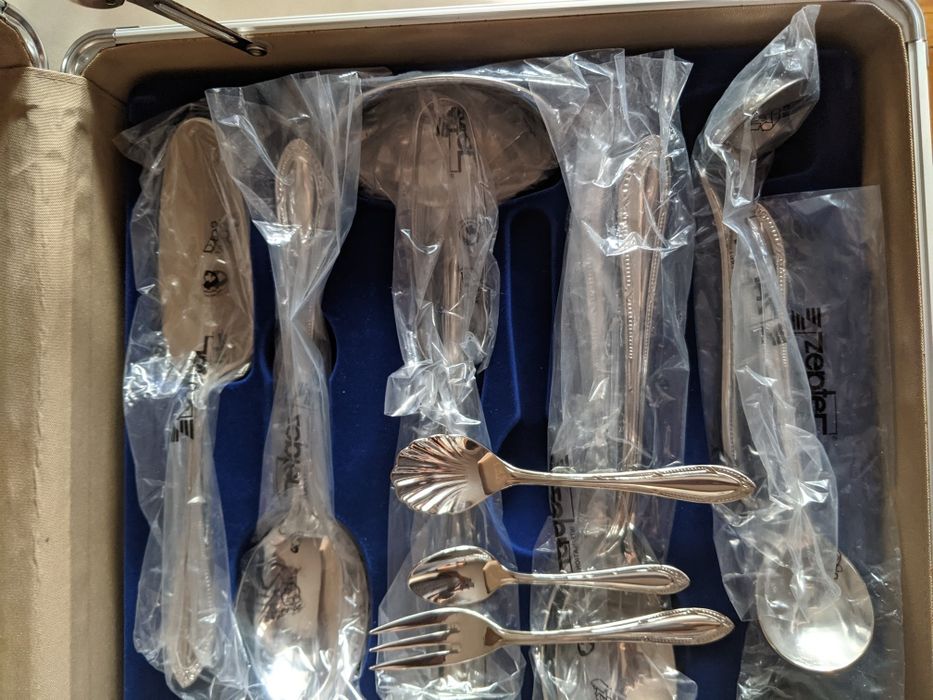 Продам набор столовых приборов ZEPTER