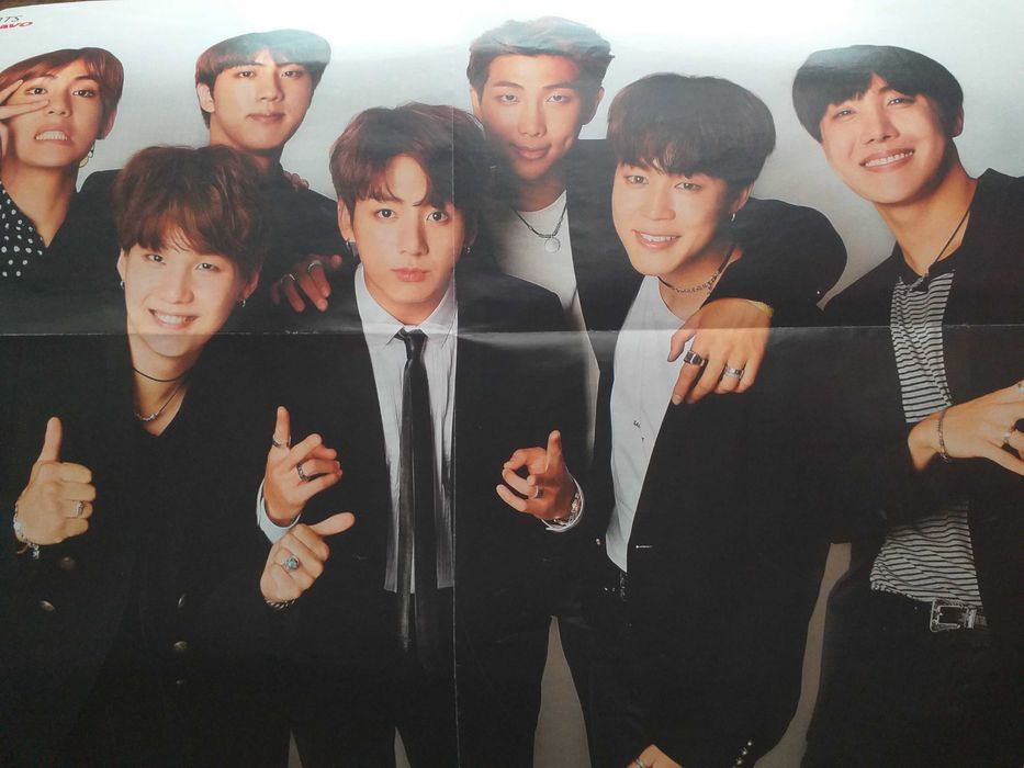 комплект от 3 плаката на BTS от списание запазени за фенове и колекционери