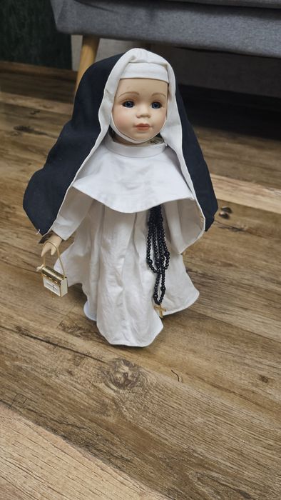 Călugăriță de porțelan