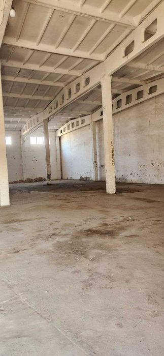 Yer sotiladi trassa hamda poyezd yol vetkasi bilan. База с жд веткой