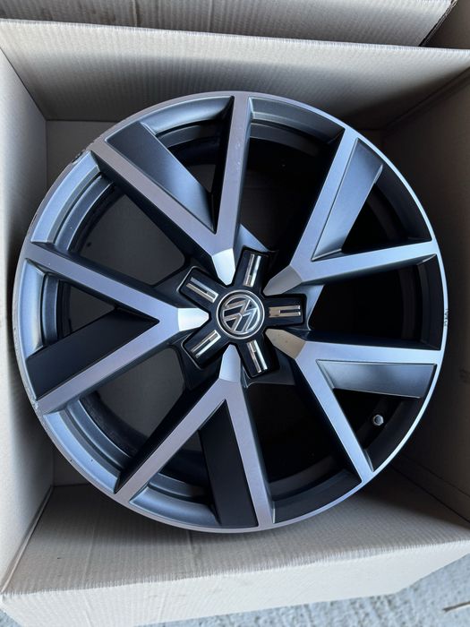 Jante VW Touareg R20Braga III CR7 Originale Fara Anvelope