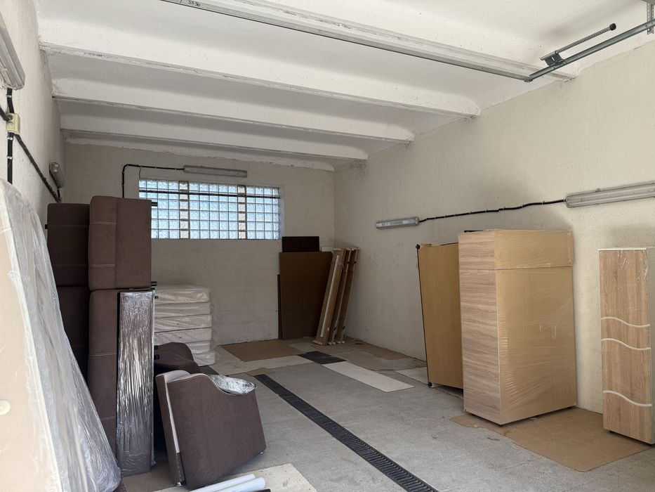 Inchiriez Spatiu Comercial/Garaj/Depozit 70 MP Codlea,Central