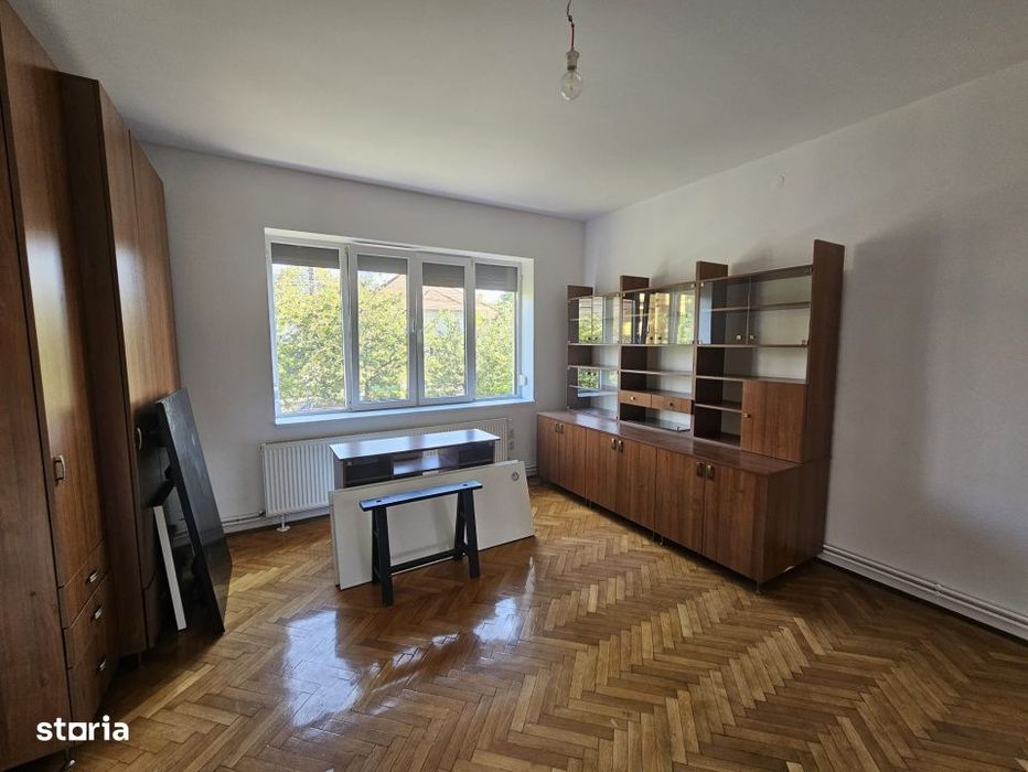Apartament spatios, zona Hotel Napoca, pentru birou!