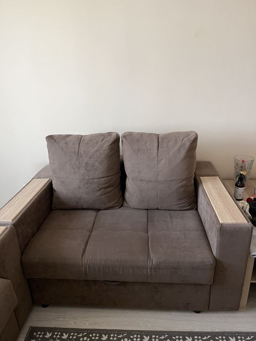 Срочно продается диван и кресло