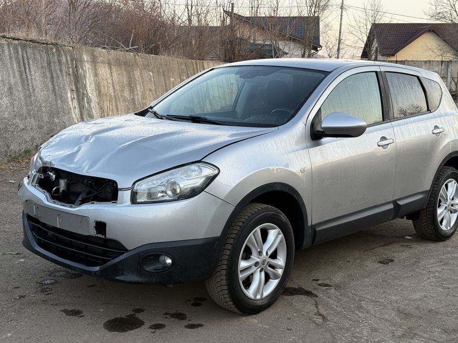 Nissan quashqai facelift 2012 1.5 dci usor avariat /lovit / tamponat