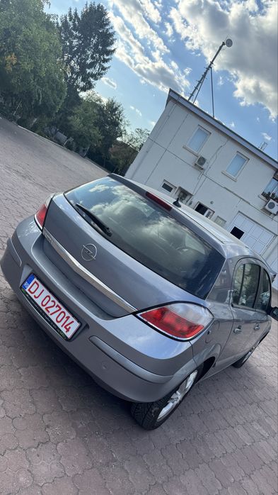 Opel Astra H 1,6 benzina Automat