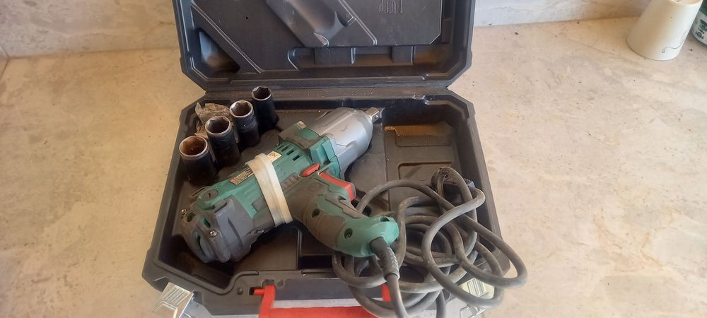 Продавам  гайковерт на ток