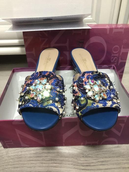 Шикарные шлепки RENZONI