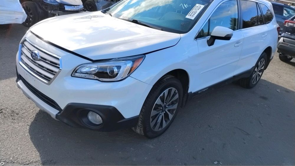Subaru outback белого цвета